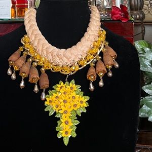 🌻 BEAUTIFUL HANDNADE NECKLACE
